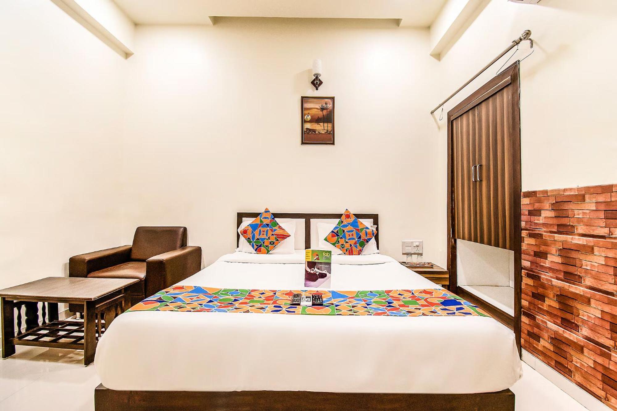 Fabhotel Maher Inn Ахмедабад Экстерьер фото