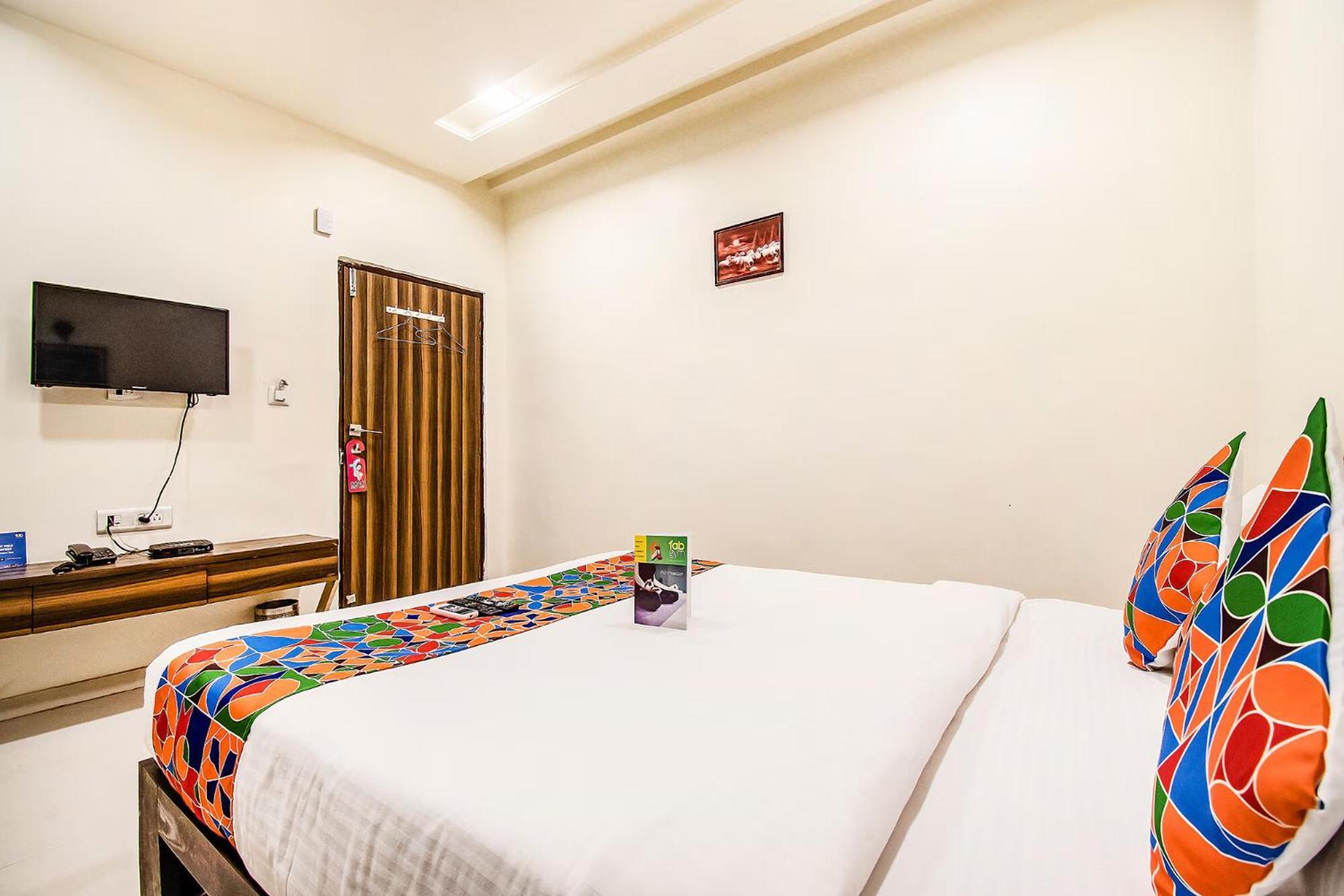 Fabhotel Maher Inn Ахмедабад Экстерьер фото